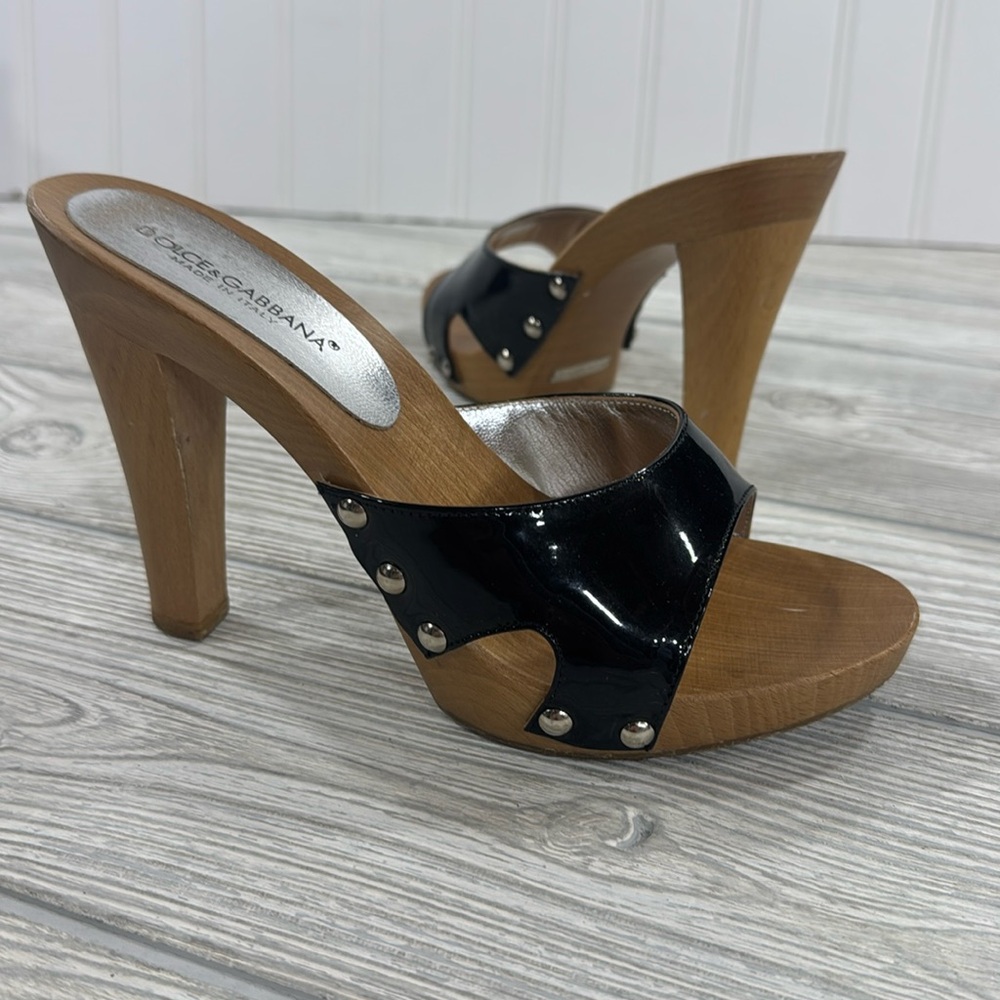 Dolce and Gabbana black patent leather heeled slides - sz 37 - flawed